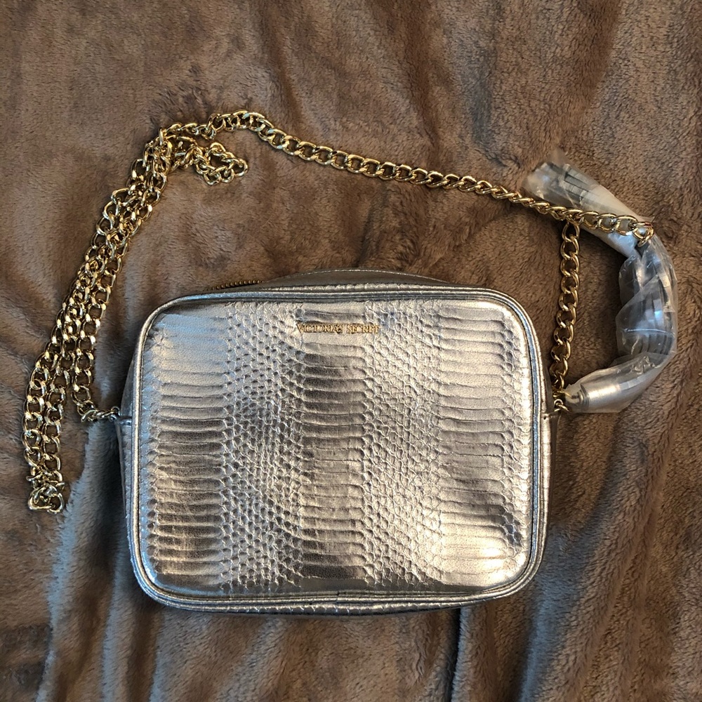 🤍 Victoria’s Secret Metallic Crossbody Bag NWT